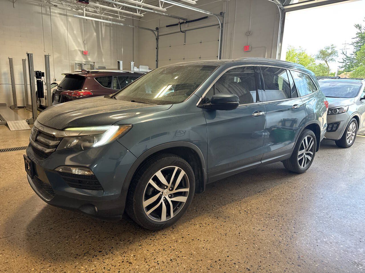 Used 2016 Honda Pilot Touring image 1