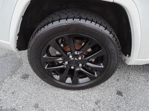 Used 2019 Jeep Grand Cherokee Altitude AWD/4WD image 35