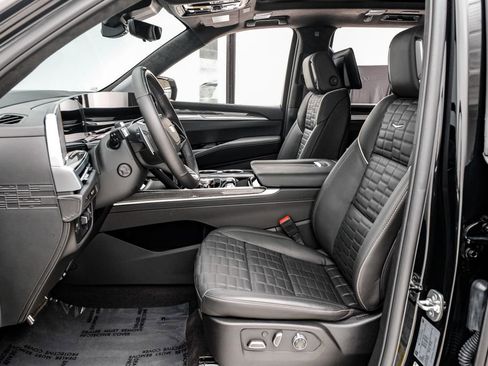 Used 2025 Cadillac Escalade V image 7