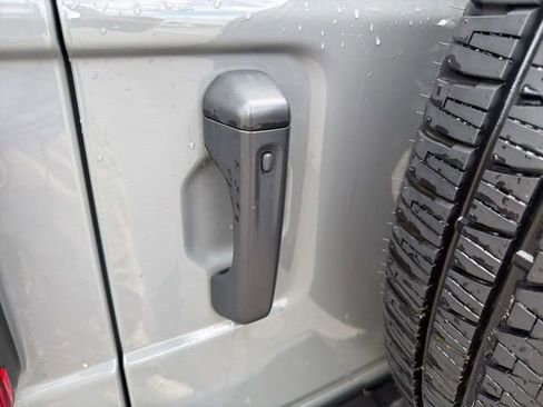 Used 2021 Jeep Wrangler Unlimited Sahara w/ Cold Weather Group AWD/4WD image 11