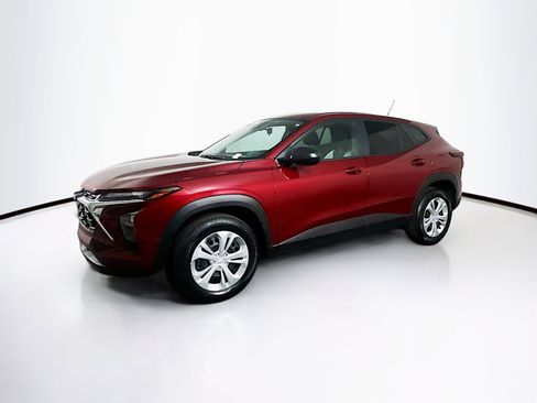 Used 2025 Chevrolet Trax LS image 4