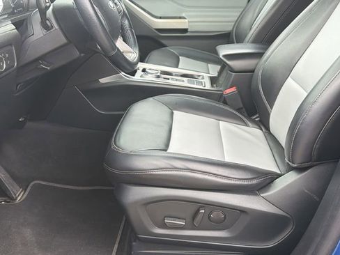 Used 2022 Ford Explorer XLT w/ Equipment Group 202A image 9