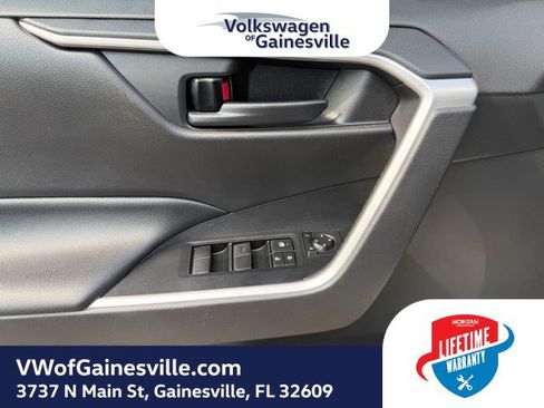 Used 2021 Toyota RAV4 LE FWD image 15