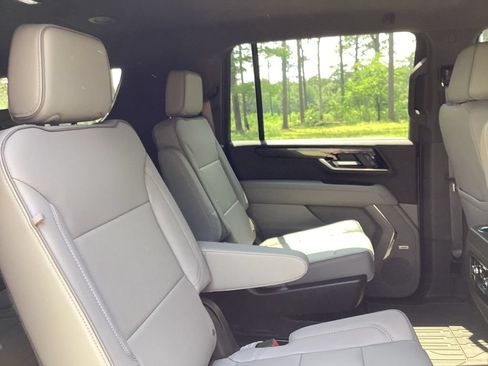 New 2026 GMC Yukon XL Elevation w/ LPO, Elevation Black Package RWD image 21