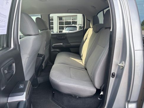 Used 2020 Toyota Tacoma SR5 AWD/4WD image 33