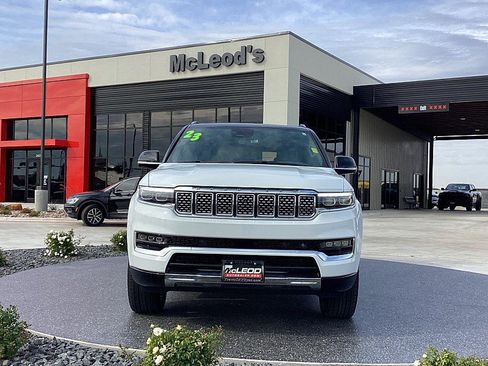 Used 2023 Jeep Grand Wagoneer Series III image 2