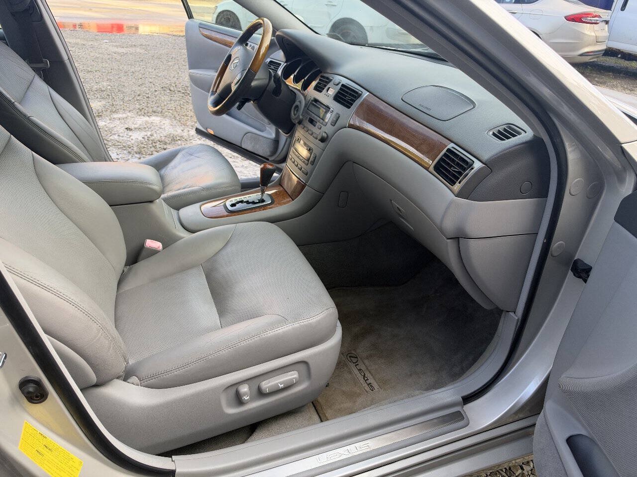 Used 2005 Lexus ES 330 FWD image 17