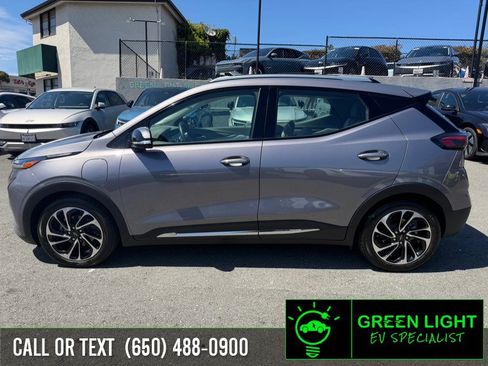 Used 2023 Chevrolet Bolt EUV Premier w/ Sun & Sound Package FWD image 8