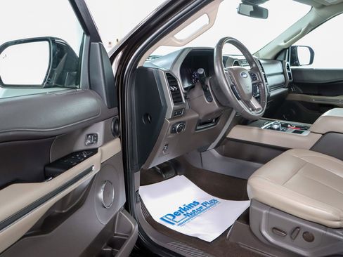 Used 2021 Ford Expedition XLT image 3
