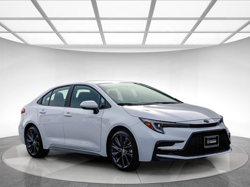 Used 2026 Toyota Corolla SE FWD image 5