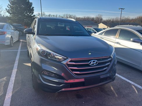 Used 2016 Hyundai Tucson Sport image 3