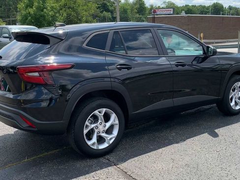 Certified 2024 Chevrolet Trax LS w/ LS Convenience Package FWD image 8