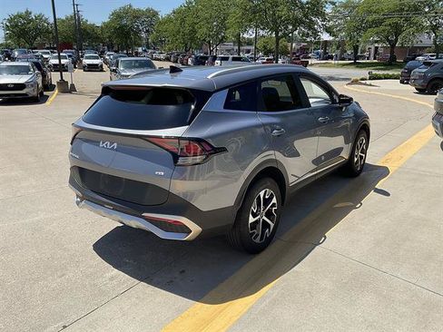 Used 2023 Kia Sportage EX AWD/4WD image 3