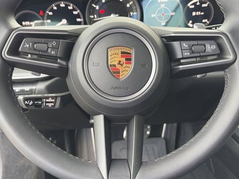Used 2022 Porsche 911 Carrera image 18