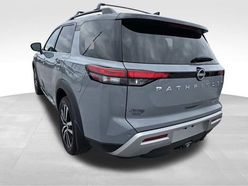 Used 2025 Nissan Pathfinder Platinum FWD image 4
