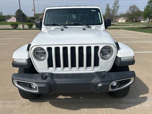 Used 2020 Jeep Gladiator Overland AWD/4WD image 2