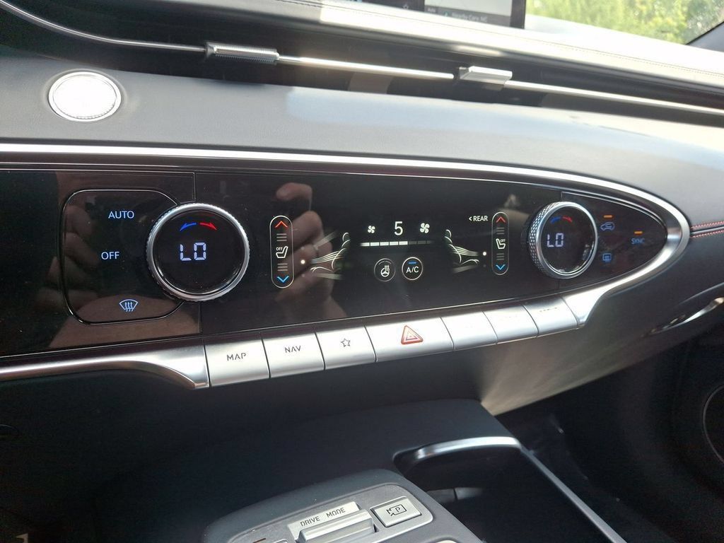 Used 2023 Genesis GV70 2.5T w/ Sport Prestige Package AWD/4WD image 19