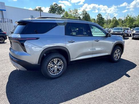 New 2026 Chevrolet Traverse LT w/ Driver Confidence Package AWD/4WD image 6