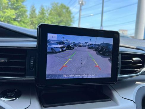 Used 2023 Ford Explorer XLT w/ Equipment Group 202A AWD/4WD image 28