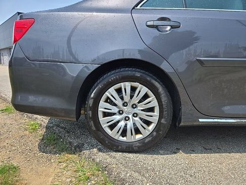 Used 2013 Toyota Camry LE FWD image 13