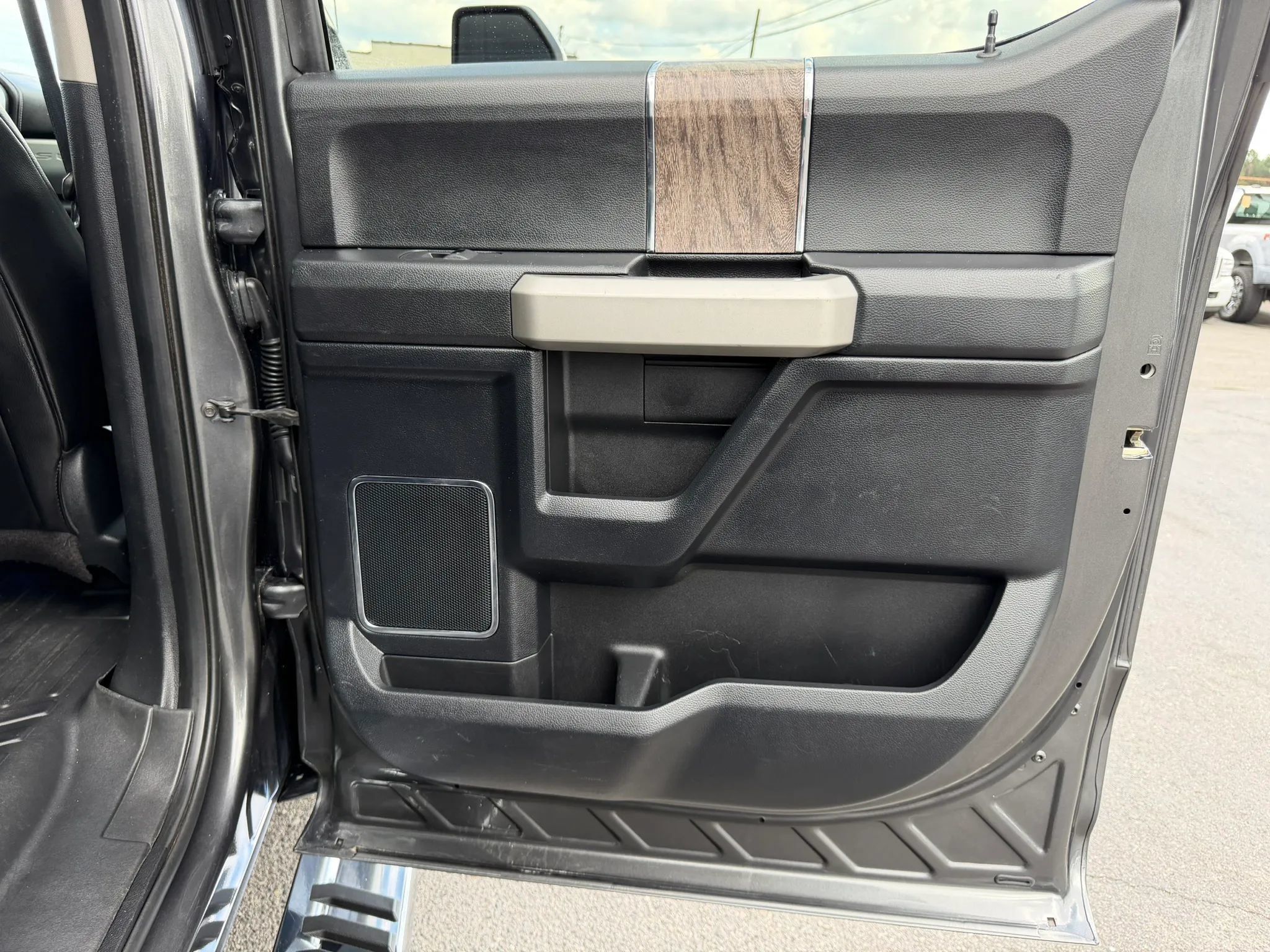 Used 2017 Ford F450 Lariat w/ Lariat Ultimate Package AWD/4WD image 29