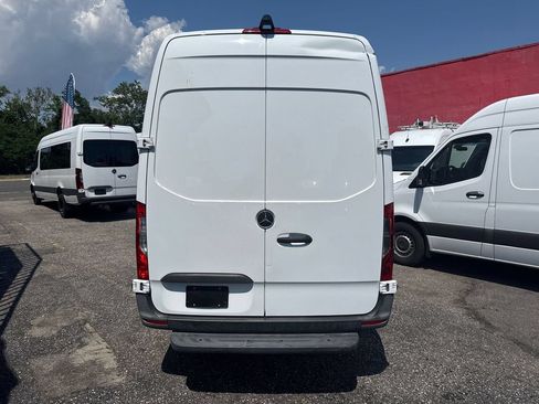 Used 2021 Mercedes-Benz Sprinter 2500 image 5