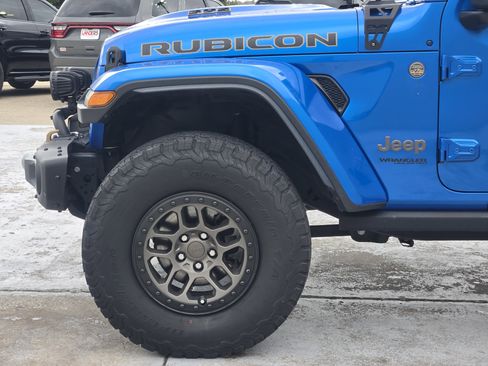 Used 2022 Jeep Wrangler Unlimited Rubicon w/ Xtreme Recon 35" Tire Package image 9