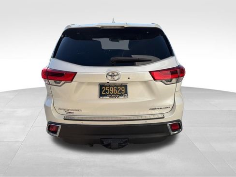 Used 2017 Toyota Highlander Limited AWD/4WD image 5