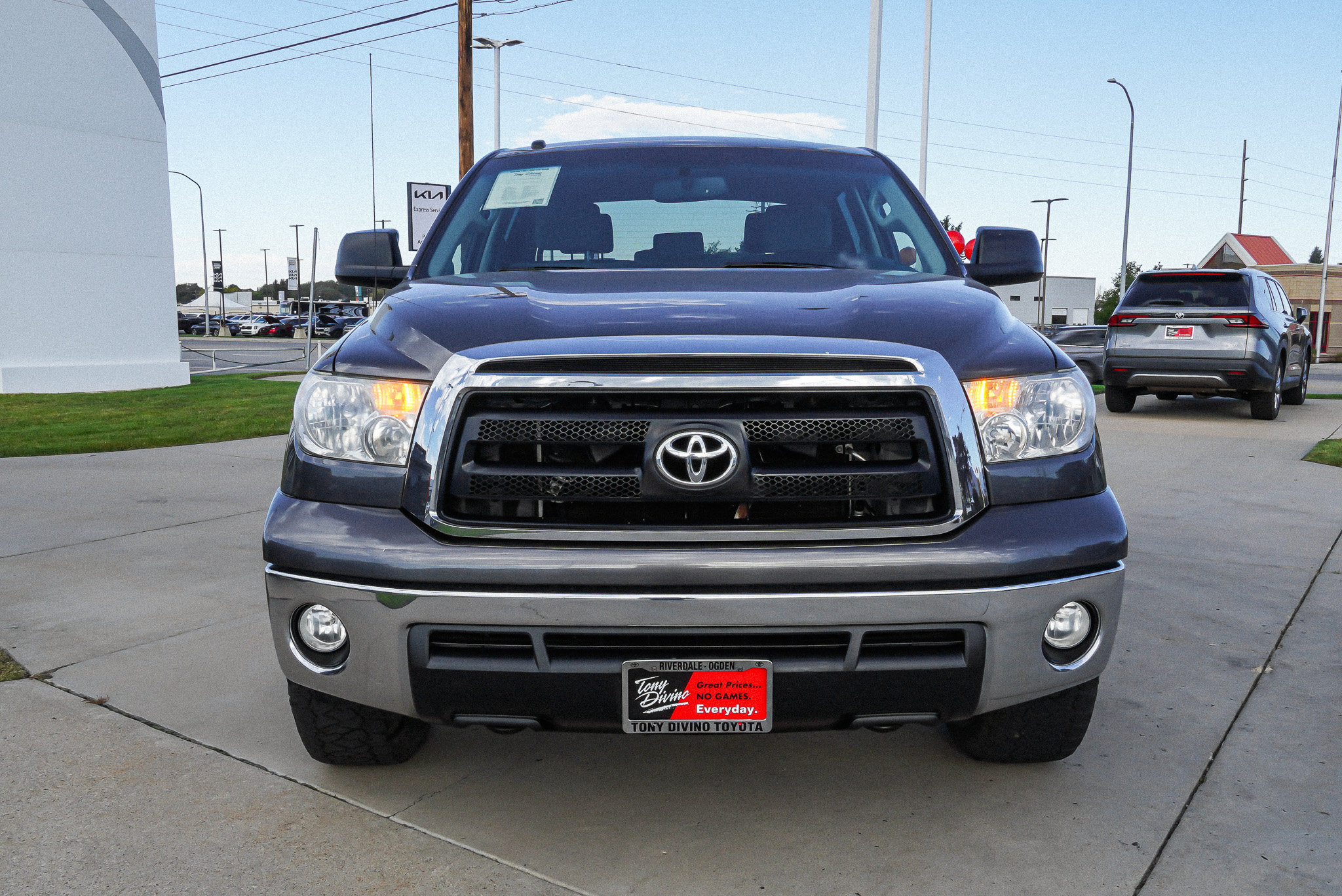 Used 2013 Toyota Tundra 4x4 CrewMax w/ Tow Pkg image 3