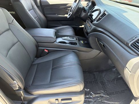 Certified 2024 Honda Passport TrailSport image 9