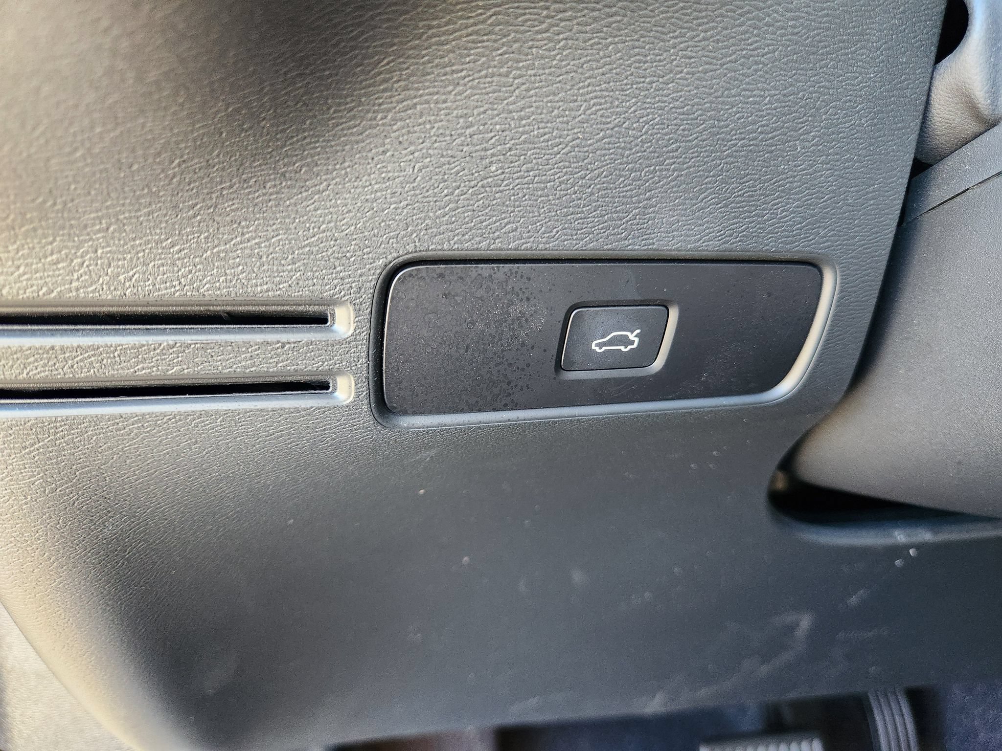 Used 2023 Volvo XC40 B5 Plus w/ Climate Package AWD/4WD image 20