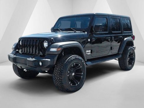 Used 2018 Jeep Wrangler Unlimited Sport S AWD/4WD image 3