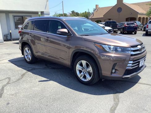 Used 2017 Toyota Highlander Limited AWD/4WD image 8