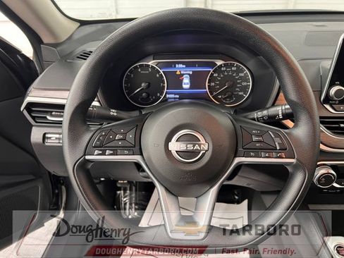 Used 2025 Nissan Altima 2.5 SV FWD image 41