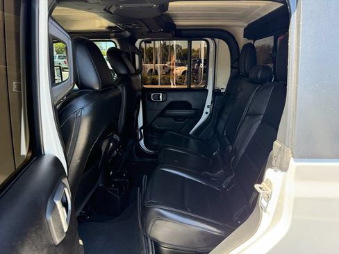 Used 2020 Jeep Gladiator Overland AWD/4WD image 13