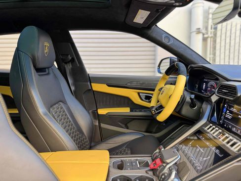 Used 2021 Lamborghini Urus image 36