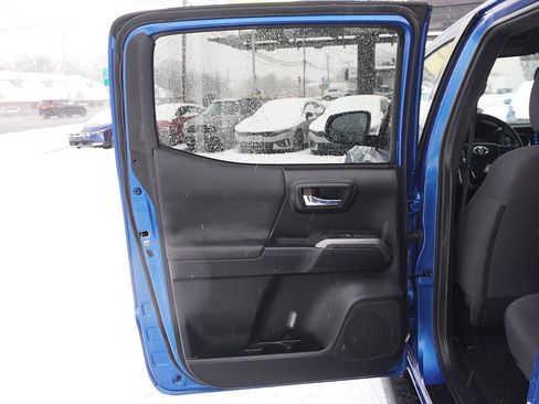 Used 2017 Toyota Tacoma TRD Off-Road image 21