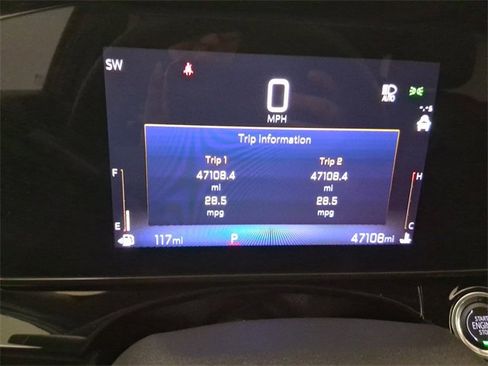 Used 2025 Chevrolet Trax RS w/ Sunroof Package image 25