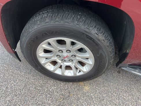 Used 2017 GMC Yukon SLT image 38