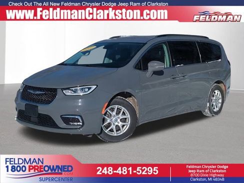 Used 2022 Chrysler Pacifica Touring-L image 1