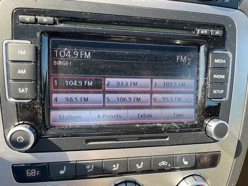 Used 2013 Volkswagen Eos Komfort FWD image 23