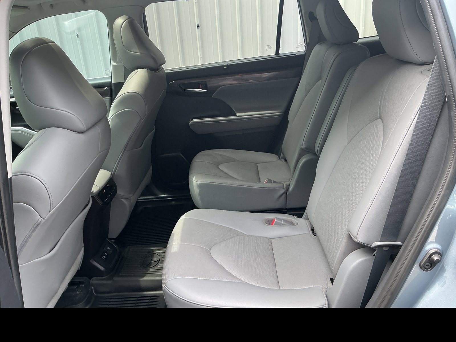 Used 2021 Toyota Highlander Limited FWD image 24