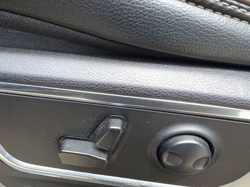 Used 2022 RAM 1500 Laramie AWD/4WD image 7