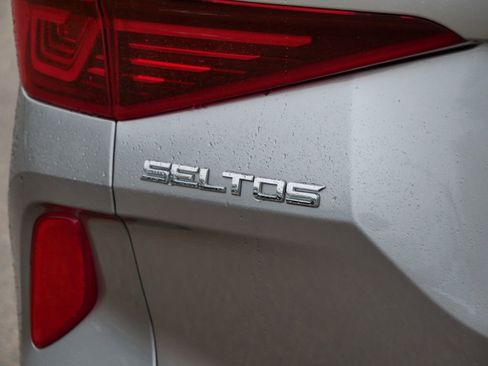 Used 2021 Kia Seltos EX image 15