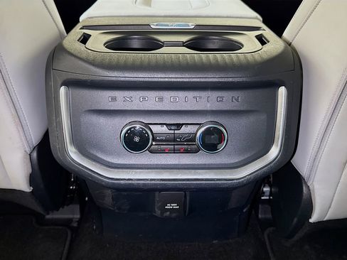 Used 2025 Ford Expedition Max Platinum w/ Driver's Package AWD/4WD image 25