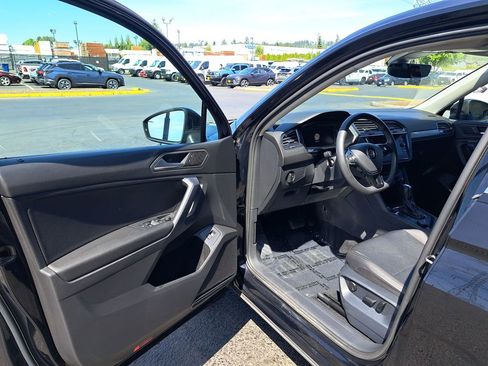 Used 2021 Volkswagen Tiguan SEL AWD/4WD image 11