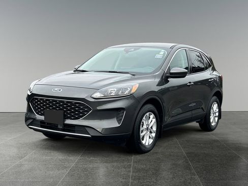 Used 2020 Ford Escape SE image 3
