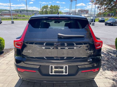 Used 2024 Volvo XC40 B5 Plus w/ Protection Package Premier AWD/4WD image 7