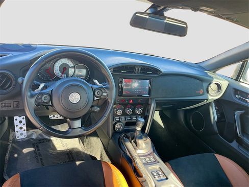 Used 2020 Toyota 86 image 32