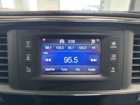 Used 2017 Chrysler Pacifica LX image 41